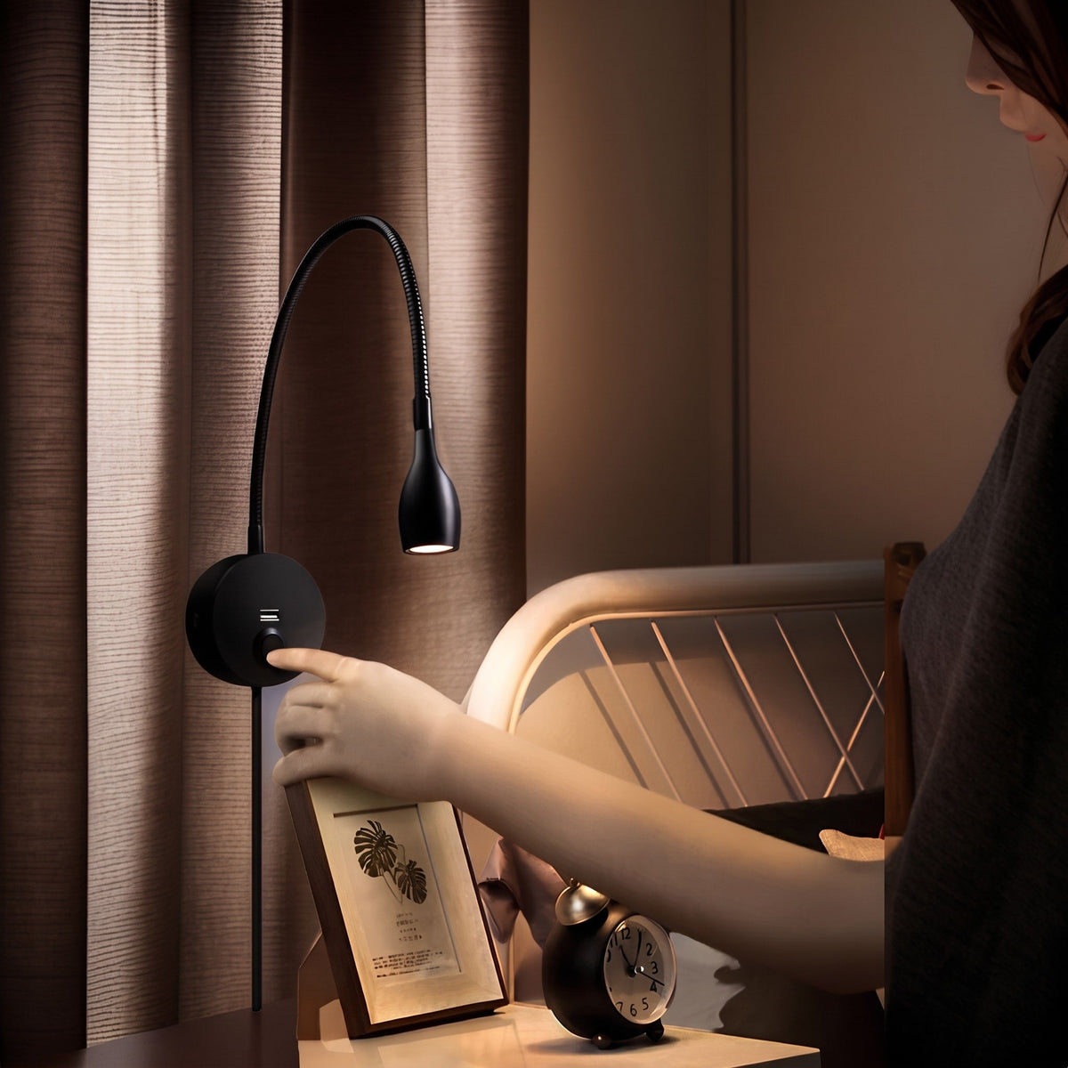 Gooseneck LED Wall Lamp with Flexible Arm and USB Charging Port - Wall Light Fixtures - Warm Light - Seravelle Home