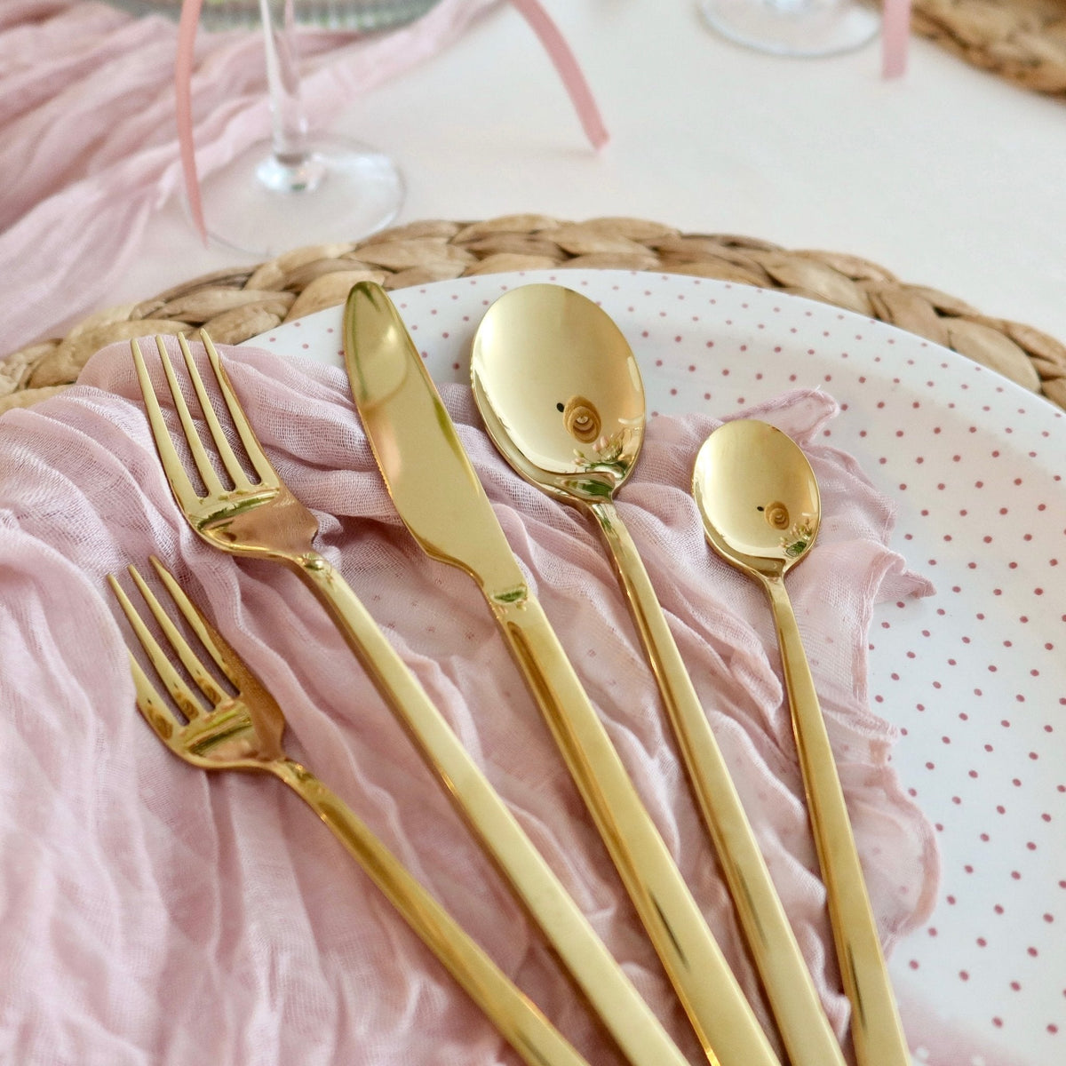 Minimalist Stainless Steel Cutlery Set 30-Piece - Kitchen Utensils - Gold - Seravelle Home