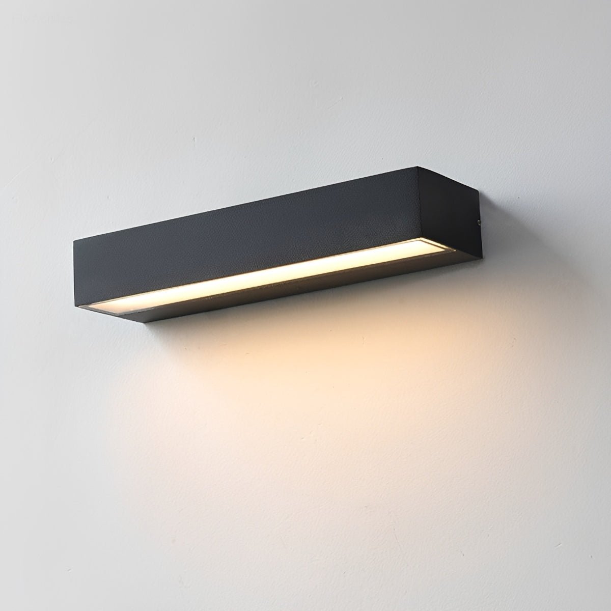 Modern Horizontal Linear LED Outdoor Wall Light for Porch Entryways