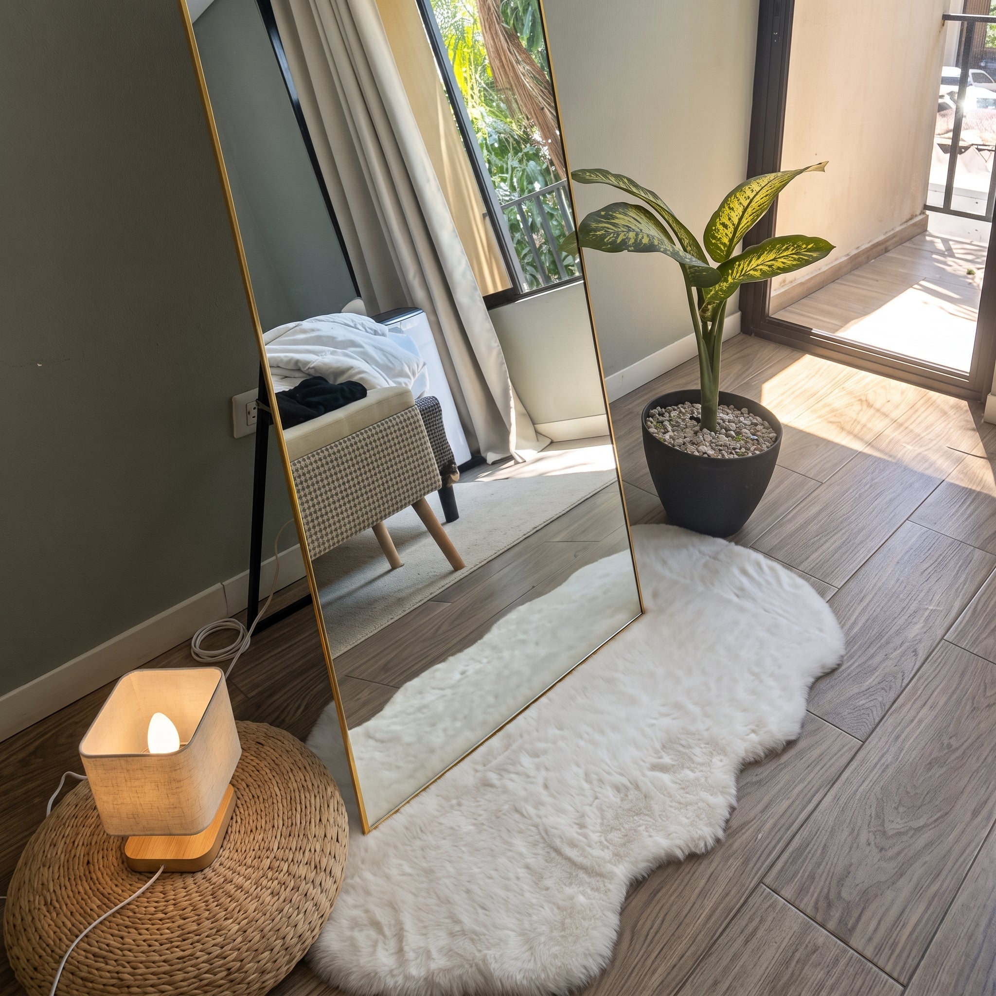 Non-Slip Cozy Soft Plush Rug in Organic Freeform Shape - Wahsable Rug - White - Seravelle Home
