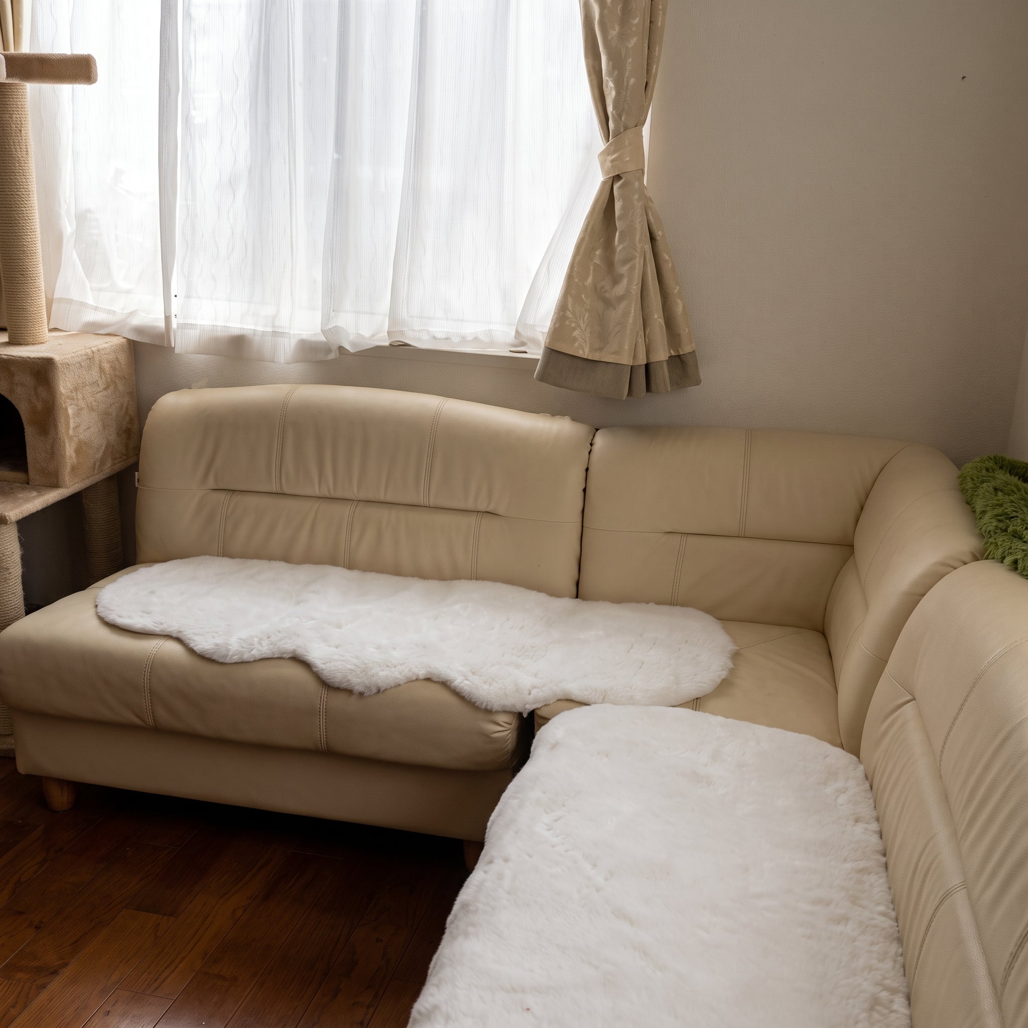 Non-Slip Cozy Soft Plush Rug in Organic Freeform Shape - Wahsable Rug - White - Seravelle Home