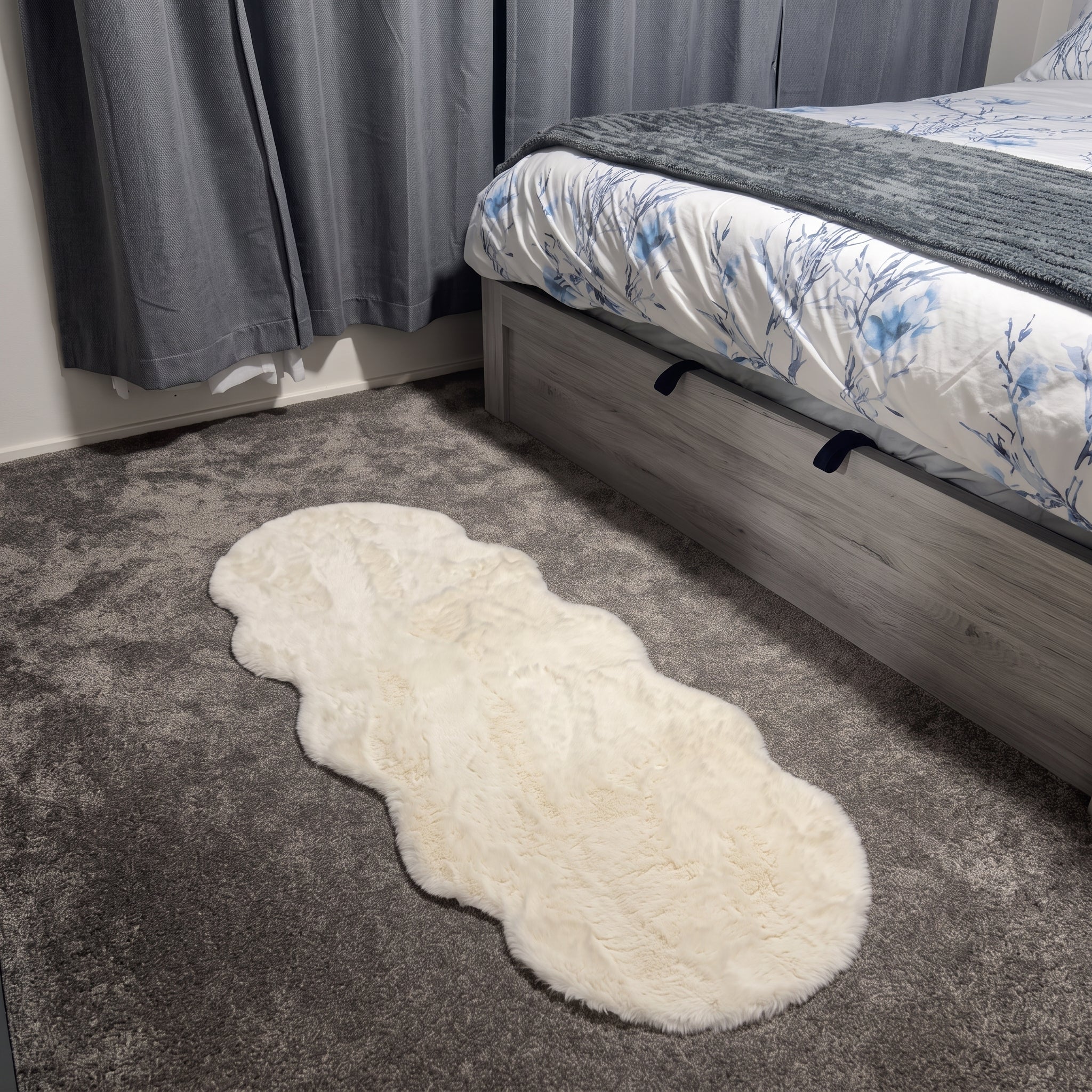 Non-Slip Cozy Soft Plush Rug in Organic Freeform Shape - Wahsable Rug - Cream - Seravelle Home