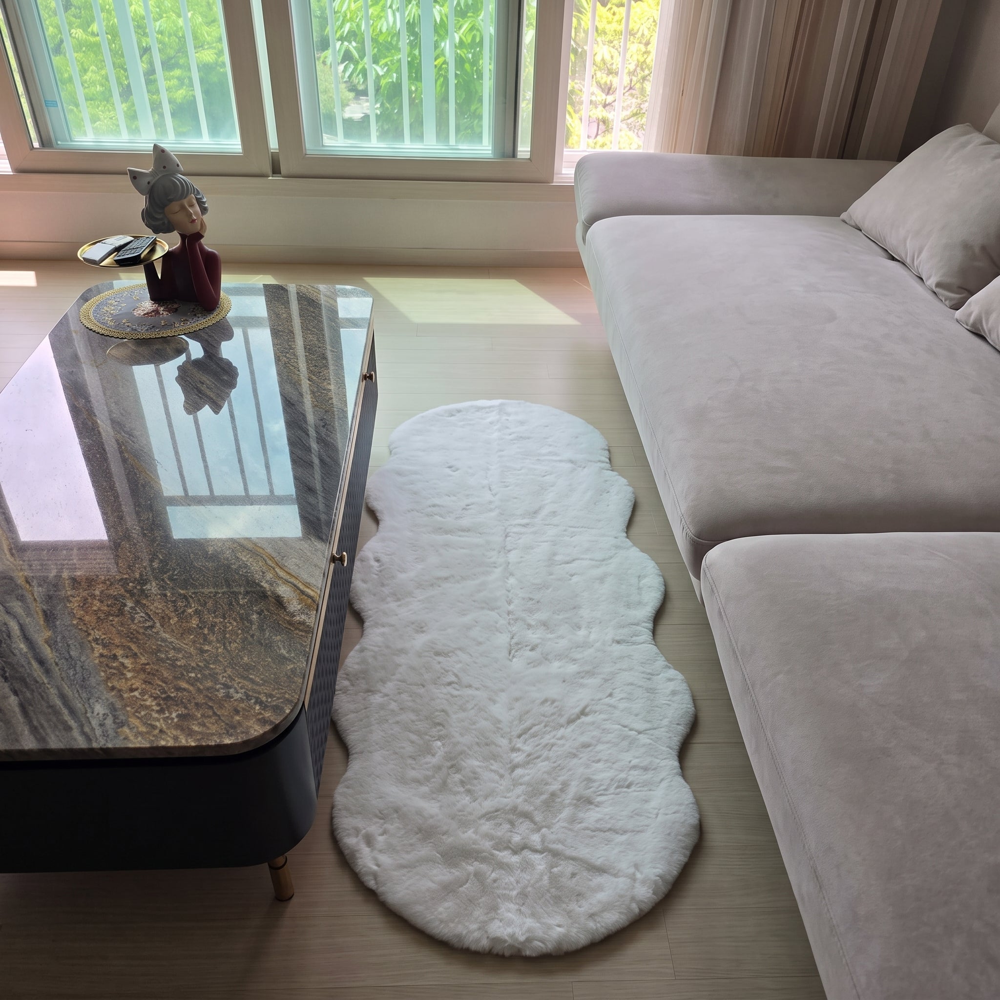 Non-Slip Cozy Soft Plush Rug in Organic Freeform Shape - Wahsable Rug - Cream - Seravelle Home