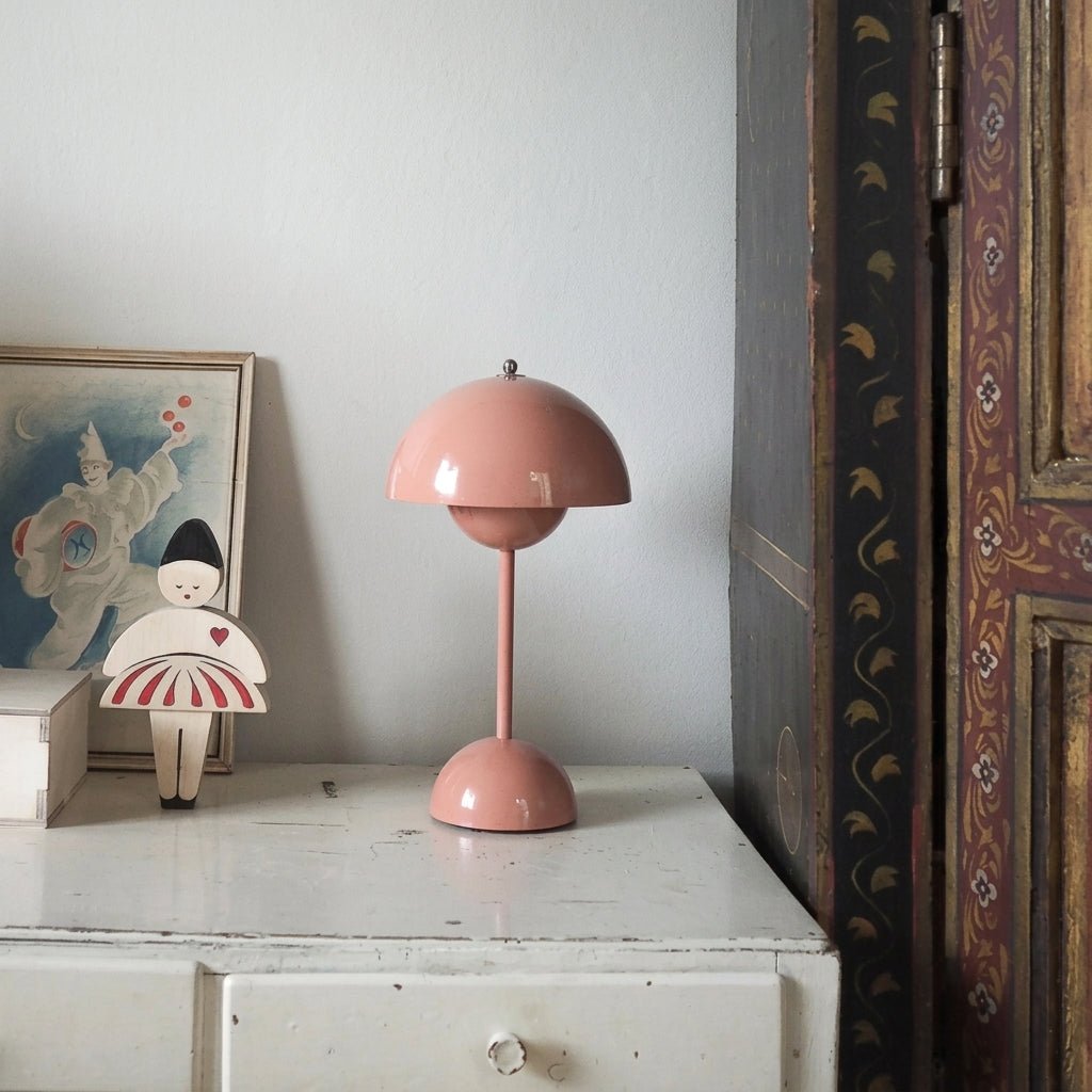 Retro Table Lamp with Mushroom-shaped Shade - Table Lamp - Pink - Seravelle Home