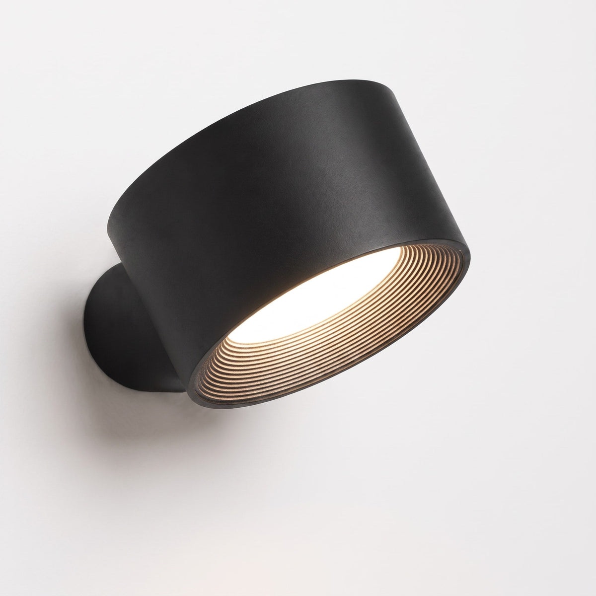 Stick-On Wall Light with Magnetic 360 Degree Rotation - Wall Light Fixtures - Black - Seravelle Home