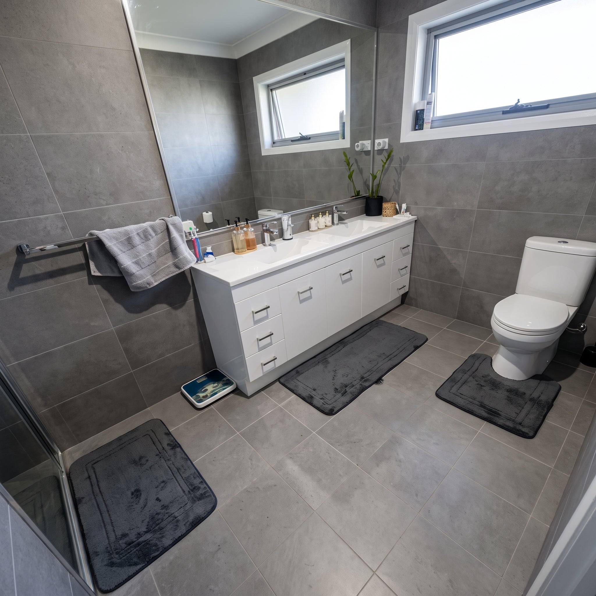 Washable Bathroom Rug with Framed Border Pattern - Washable Rugs - Grey - Seravelle Home