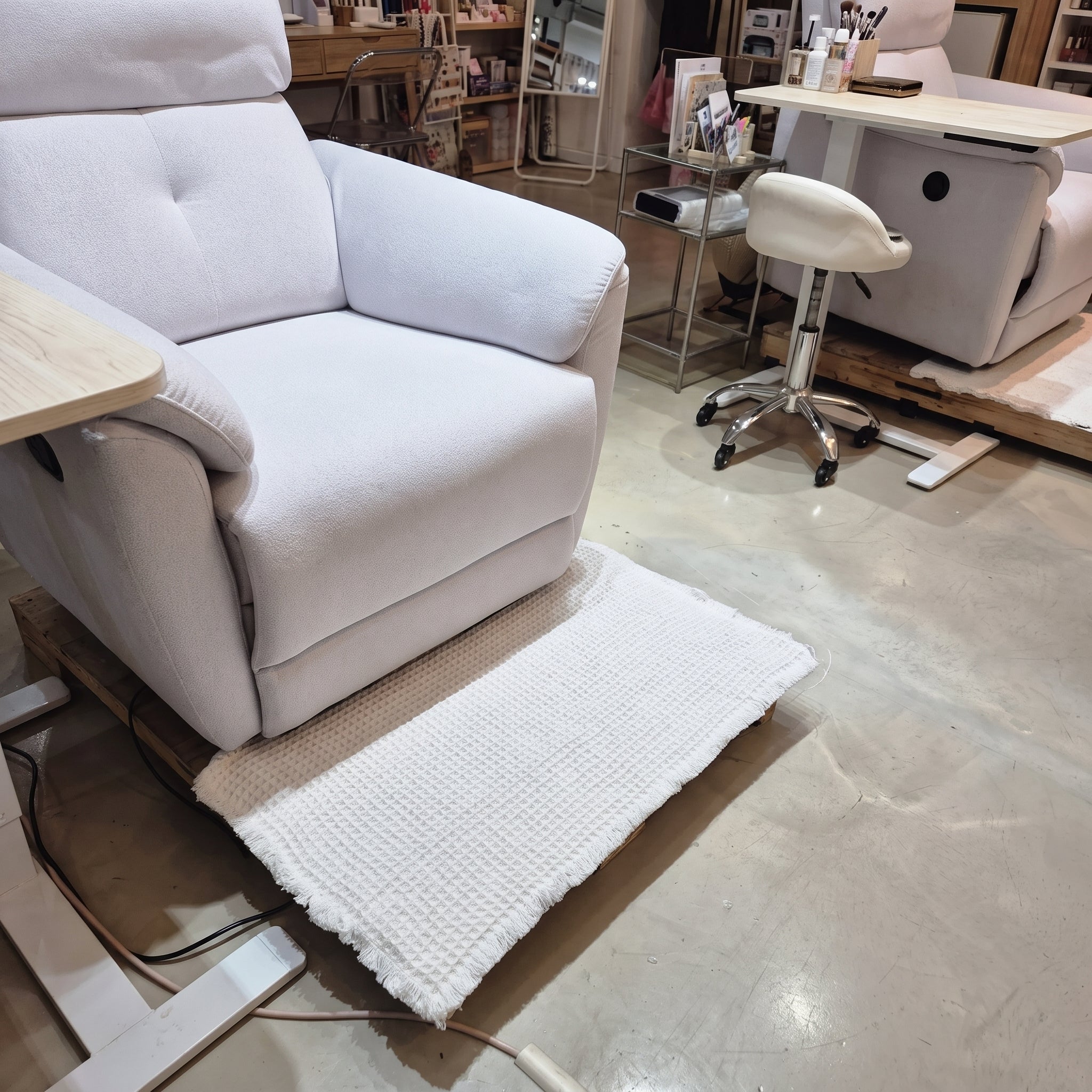 Washable Bathroom Rug with Waffle Design - Washable Rug - White - Seravelle Home