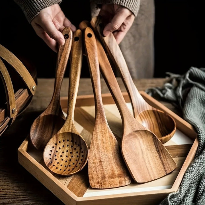 5-Piece Kitchen Utensil Set Made of Natural Wood for the Kitchen