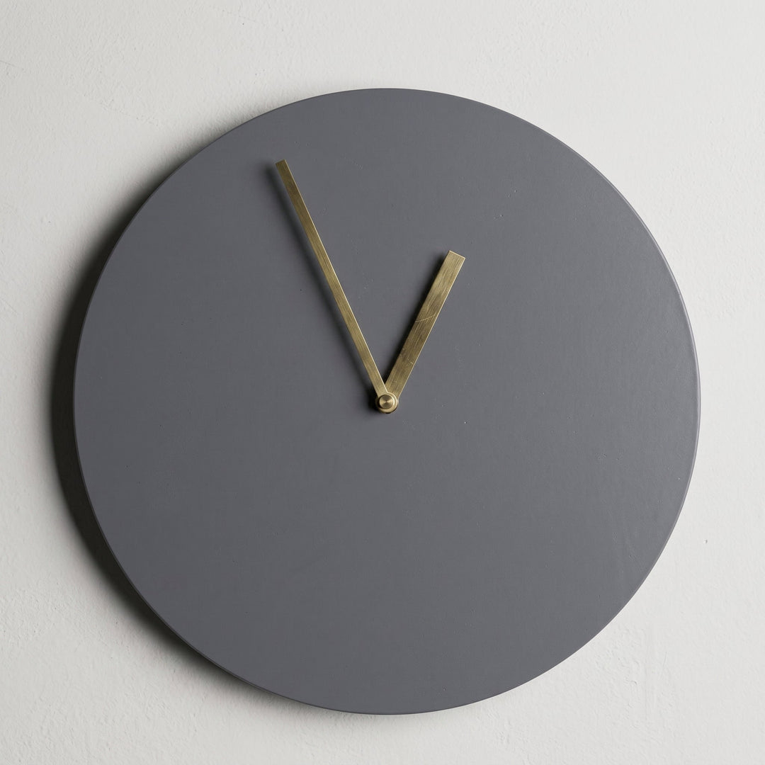 Minimalist Round Wall Clock without Numbers