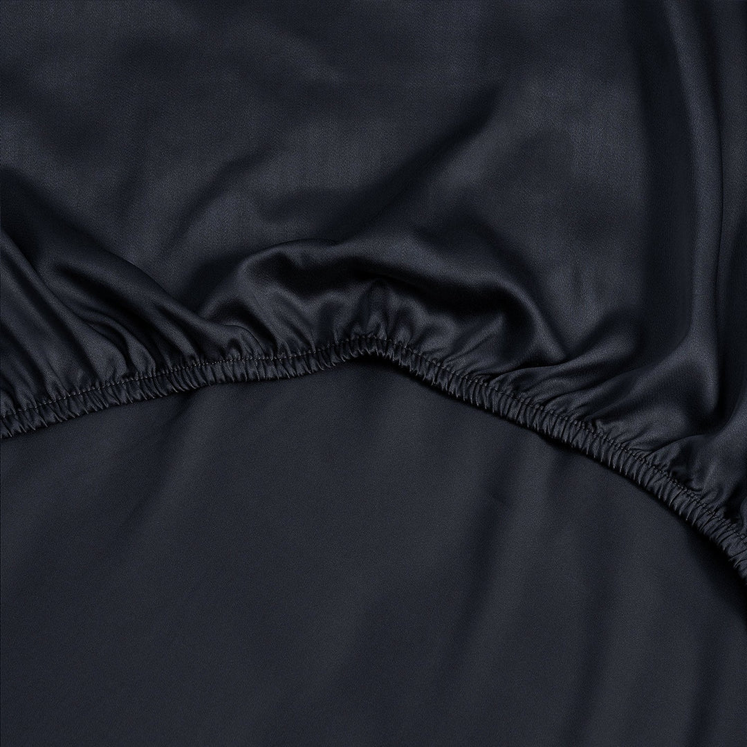 Bedding Set with Fitted Sheet and Two Pillowcases - Bedroom - Black - Seravelle Home