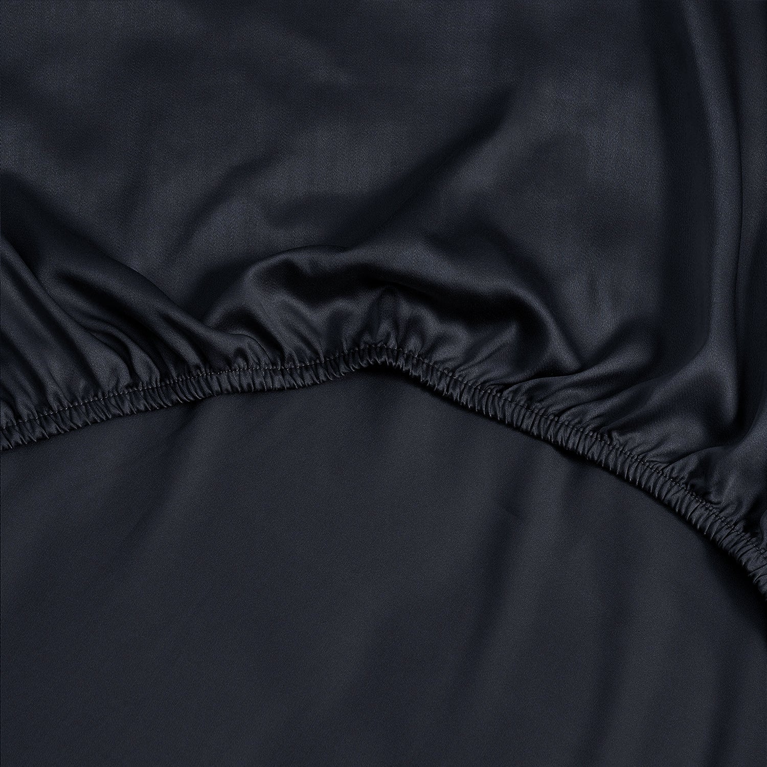 Bedding Set with Fitted Sheet and Two Pillowcases - Bedroom - Black - Seravelle Home