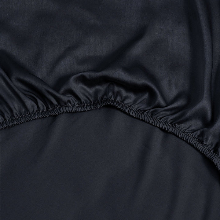 Bedding Set with Fitted Sheet and Two Pillowcases - Bedroom - Black - Seravelle Home