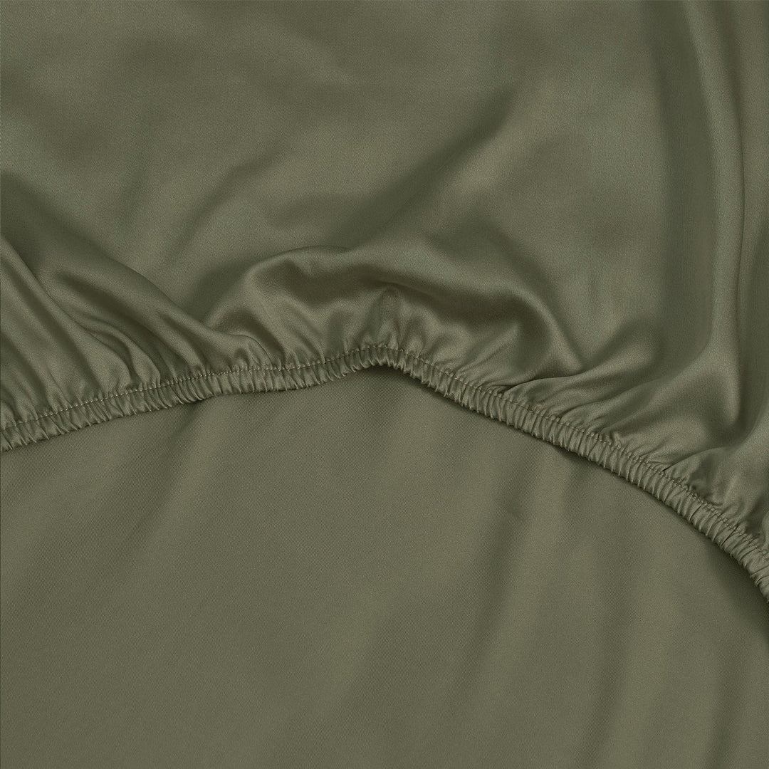 Bedding Set with Fitted Sheet and Two Pillowcases - Bedroom - Green - Seravelle Home