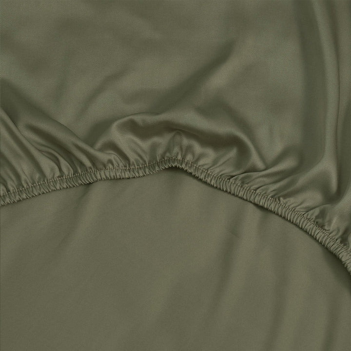 Bedding Set with Fitted Sheet and Two Pillowcases - Bedroom - Green - Seravelle Home