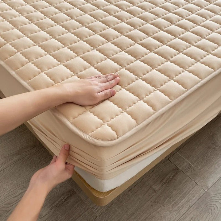 Elastic Quilted Mattress Protector - Mattress protector - Beige - Seravelle Home