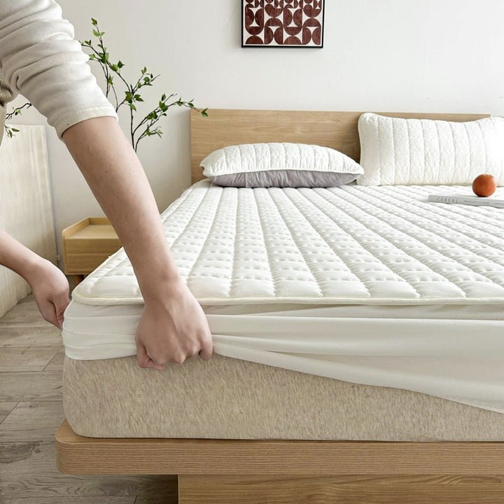 Elastic Quilted Mattress Protector - Mattress protector - White - Seravelle Home