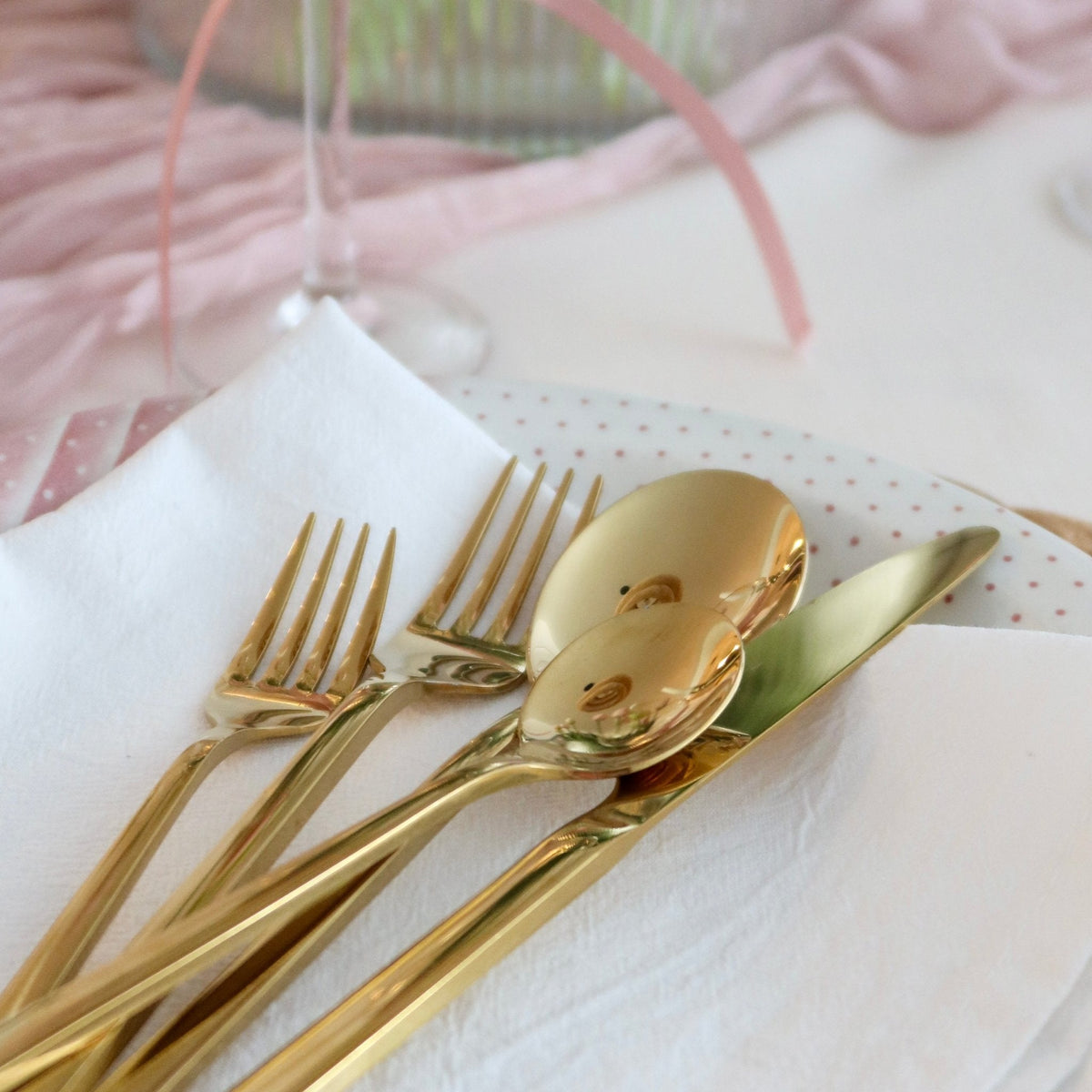 Minimalist Stainless Steel Cutlery Set 30-Piece - Kitchen Utensils - Gold - Seravelle Home