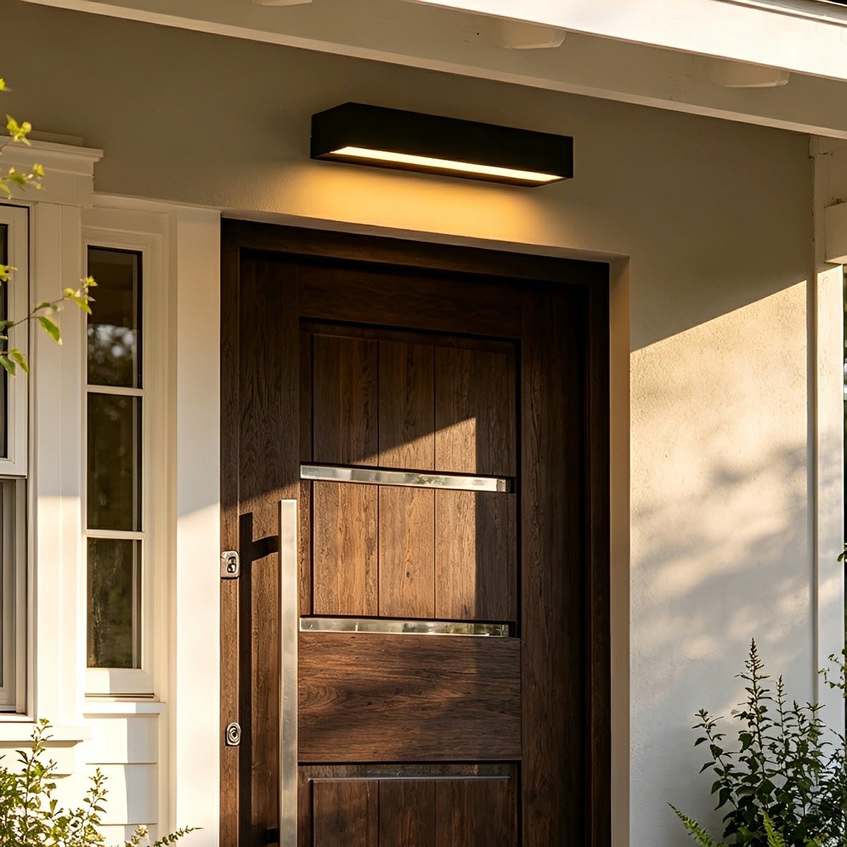 Modern Horizontal Linear LED Outdoor Wall Light for Porch Entryways