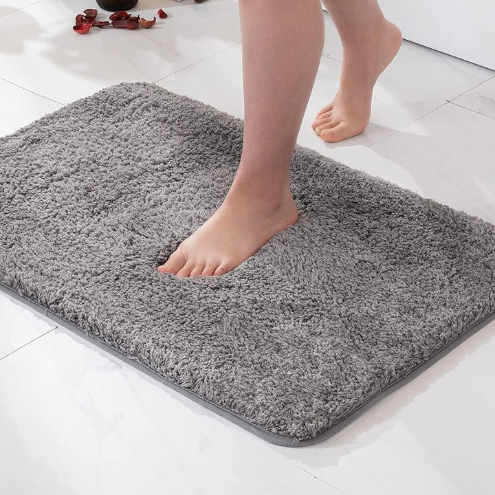 Non - slip bath mat made of soft plush for the bathroom - Bath Mat - Grey - Seravelle Home