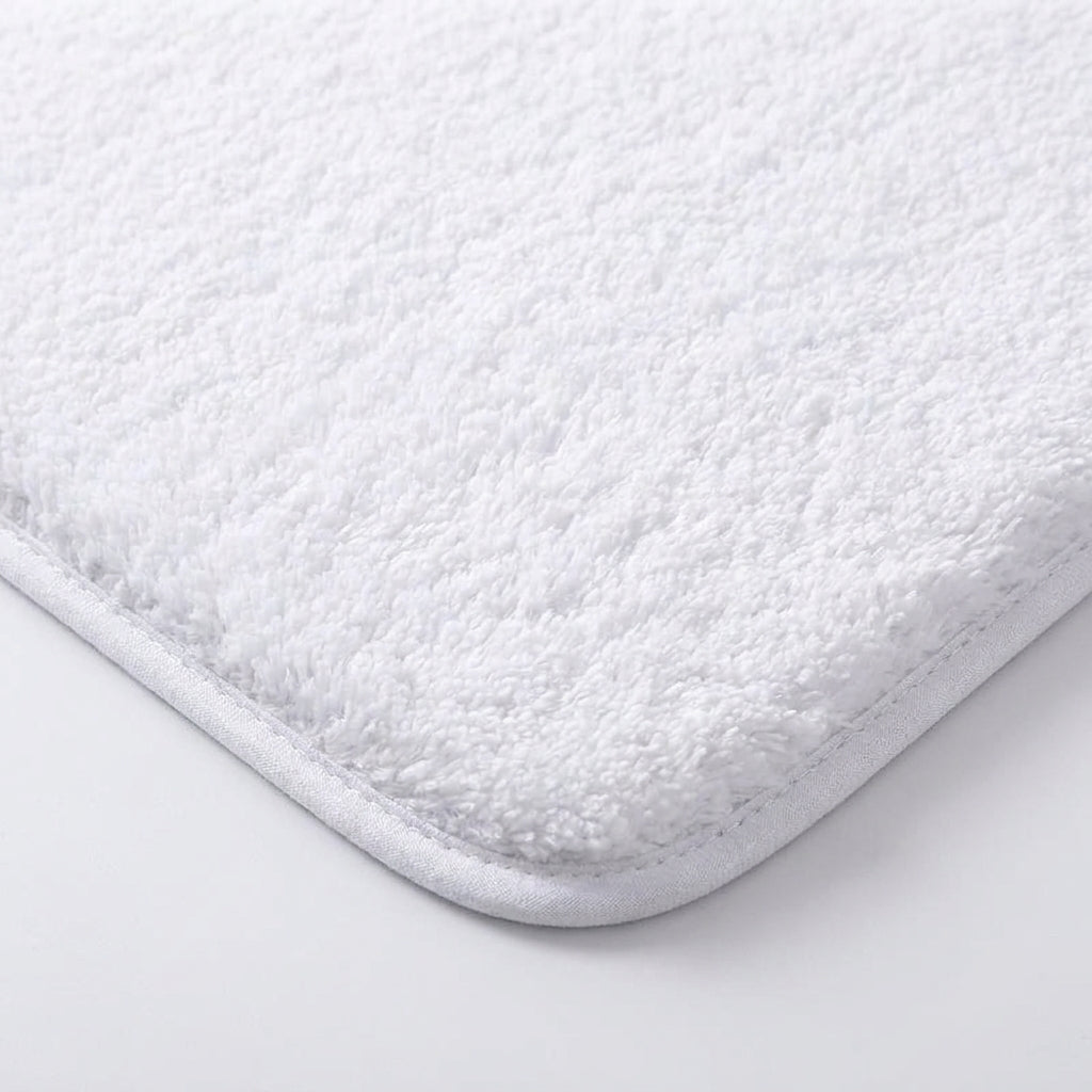 Non - slip bath mat made of soft plush for the bathroom - Bath Mat - White - Seravelle Home