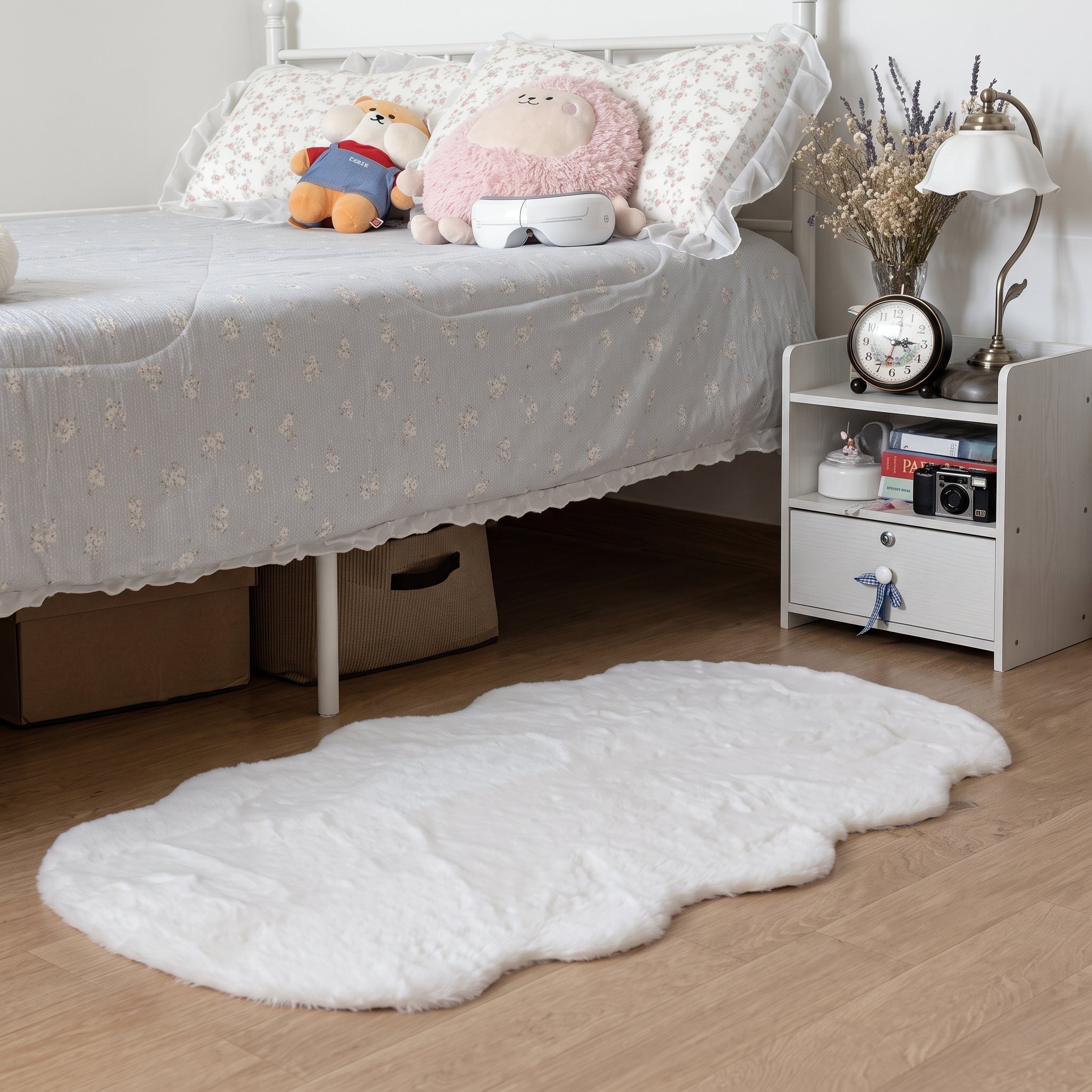 Non-Slip Cozy Soft Plush Rug in Organic Freeform Shape - Wahsable Rug - White - Seravelle Home