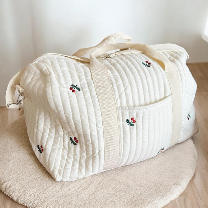 Quilted Travel Bag with Embroidery Design - Reisetasche - Cherry - Seravelle Home