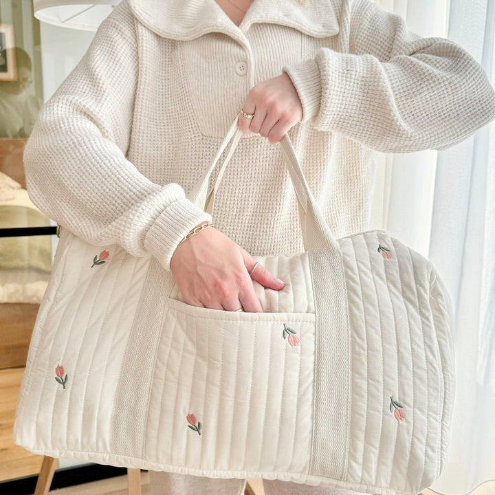Quilted Travel Bag with Embroidery Design - Reisetasche - Tulip - Seravelle Home