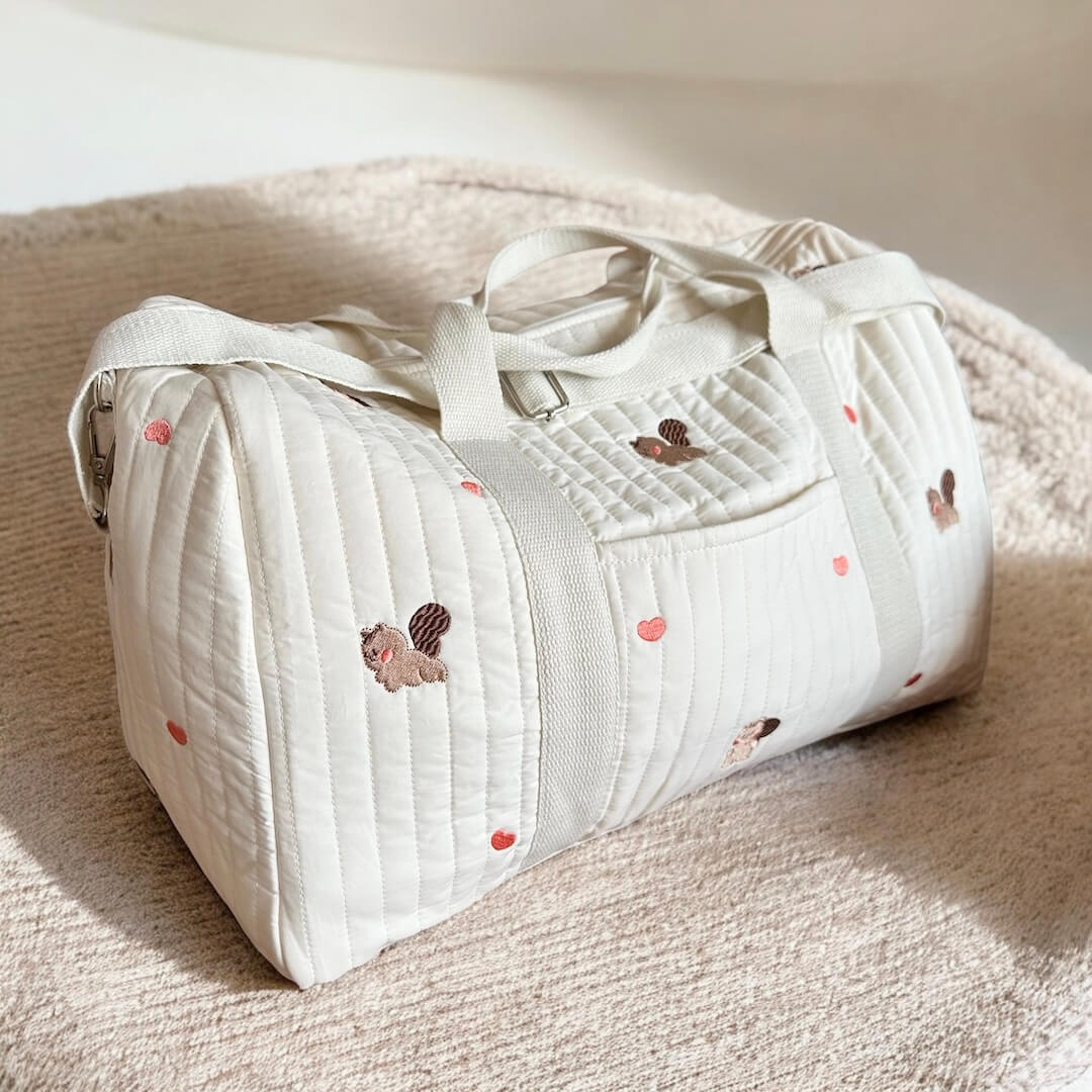 Quilted Travel Bag with Embroidery Design - Reisetasche - Squirrel - Seravelle Home