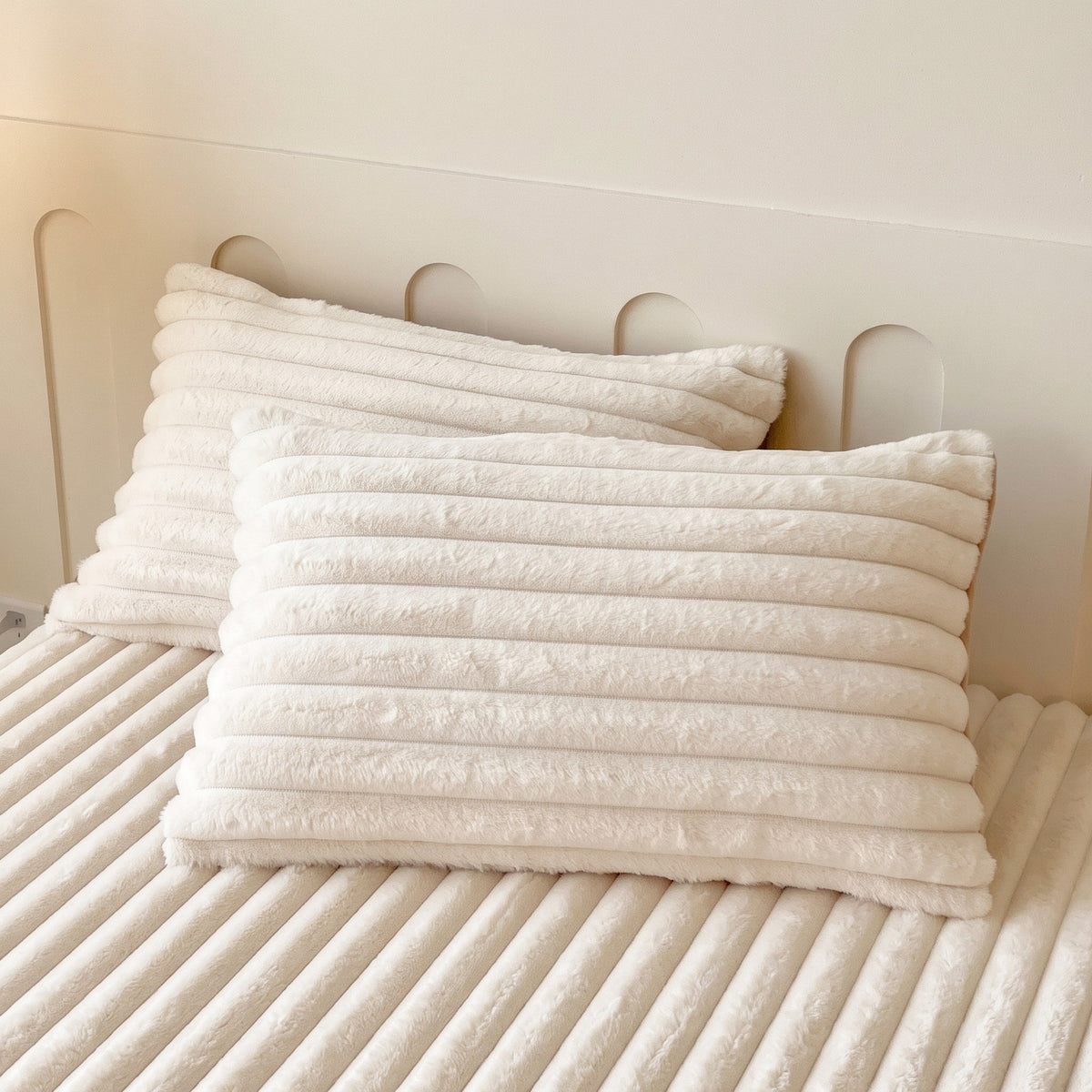 Ribbed Plush Fitted Bed Sheet with Elastic Fitted Corners - Bed Sheets - Beige - Seravelle Home