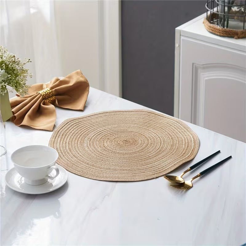 Round placemat with textured woven pattern - Placemats - Brown - Seravelle Home