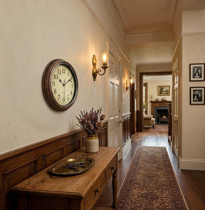 Wall Clock in Classic Vintage Design - Wall Clock - Brown - Seravelle Home