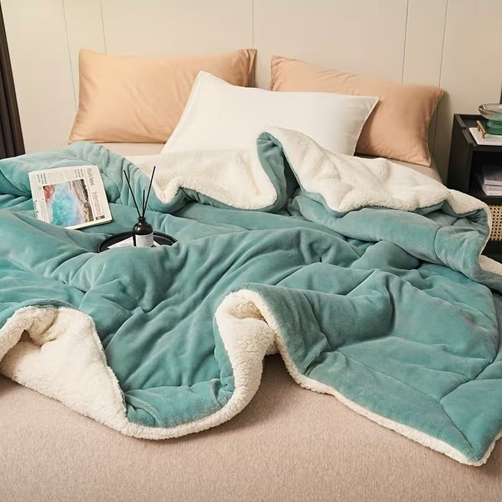 Warm and Soft Reversible Blanket - Blanket - Dark Green - Seravelle Home